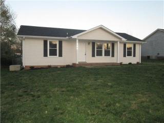 561 Danielle Dr, Clarksville, TN 37042-7140