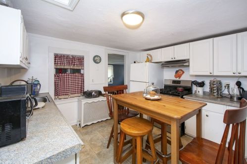 151 Hull St, Cohasset MA 02025-1007 exterior