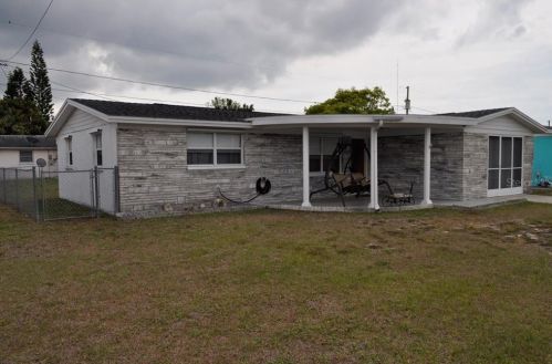 3818 Cedarwood Dr, Tarpon Springs, FL 34691-3420