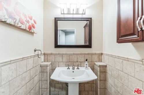 2228 Oak Haven Ave, Simi Valley CA  93063-5020 exterior