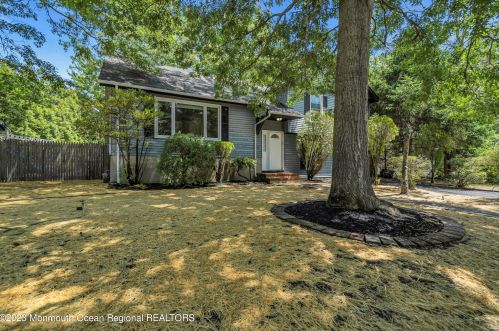 955 Hearthstone Dr, Lakewood NJ  08701-5513 exterior