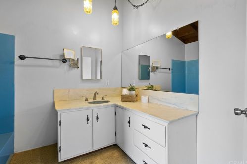 2114 Caddington Dr, Palos Verdes Estates CA  90275-2015 exterior