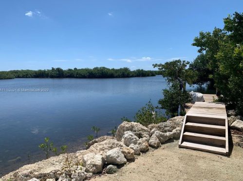 98701 Overseas Hwy, Key Largo, FL 33037-4132