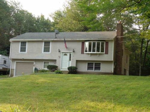3 Kerry Dr, Newton, NH 03858-3102