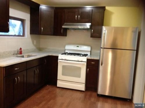 585 Barnett Pl, Ridgewood NJ  07450-1601 exterior