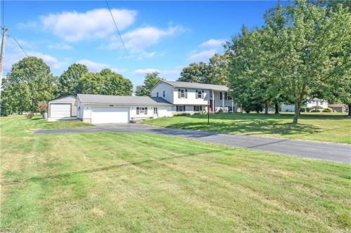 42838 Apples Way Dr, Leetonia, OH 44431-9623