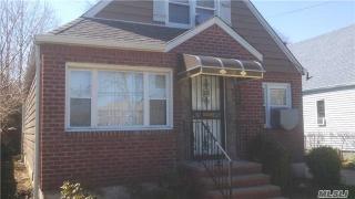 52 Oakland St, Hempstead, NY 11550-6641