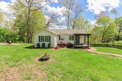 4 Fair Ln, Danbury, CT 06812-2332