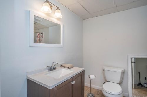 200 Mountain Rd, Hartford CT  06111-1509 exterior