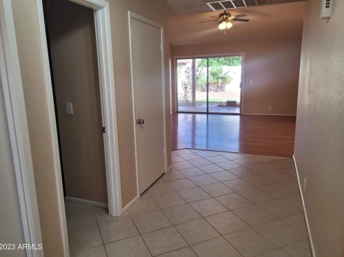 6040 Desert Cove Ave, Glendale AZ  85304-3736 exterior