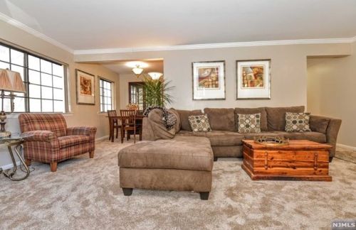 601 Mark Twain Way, Mahwah NJ  07430-3475 exterior