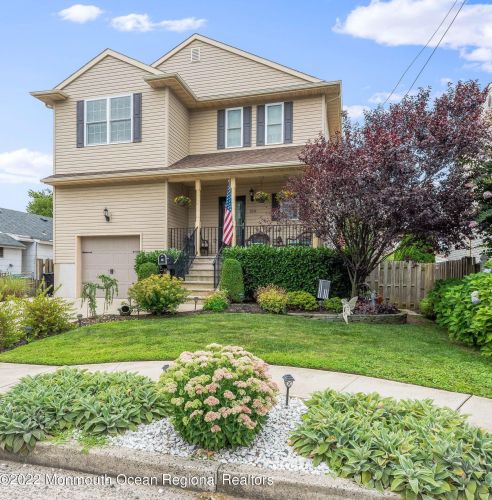 158 Seabreeze Ave, Middletown, NJ 07748-5675