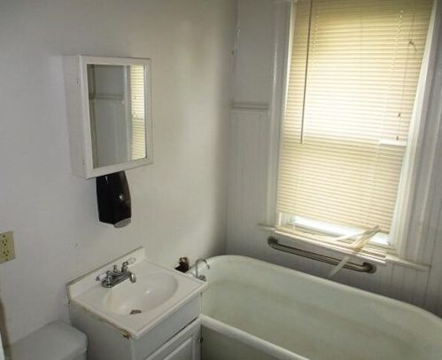 2463 35, Milwaukee WI 53210-3037 exterior