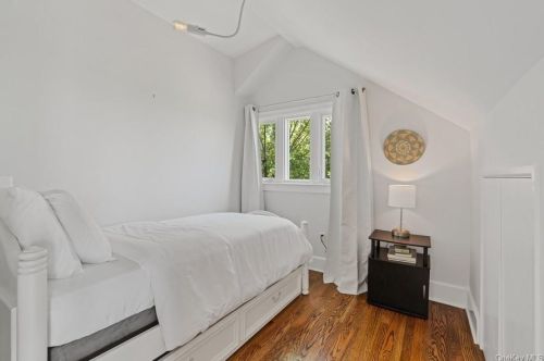 10 Bay View Ter, Newburgh NY  12550-6002 exterior