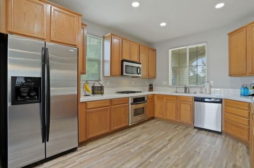 211 Emory Oak Pl, Lathrop CA  95330-8527 exterior