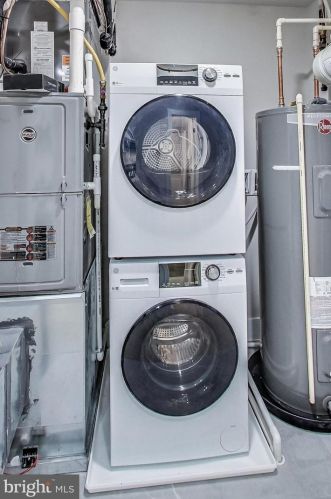 1028 Bladensburg Rd, Washington DC  20002-2923 exterior