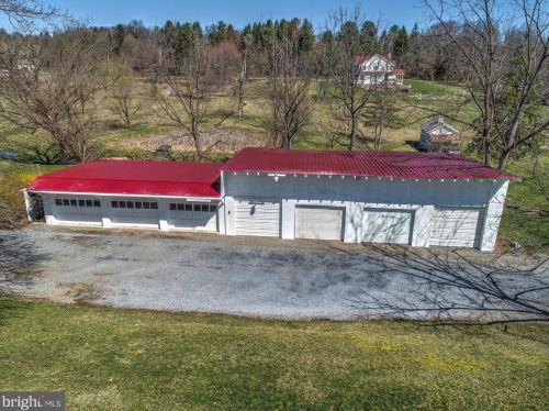 210 Hoernerstown Rd, Hummelstown PA  17036-9503 exterior