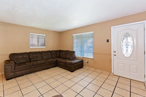 956 Virginia Ave, Colton, CA 92324-2651