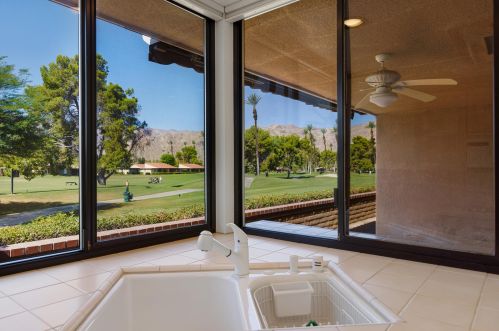 14 Seville Dr, Rancho Mirage CA  92270-3850 exterior