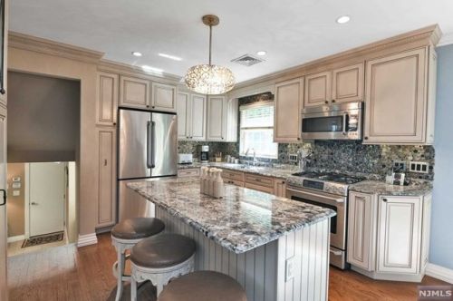 355 Corona Pl, Ridgewood NJ  07450-2801 exterior