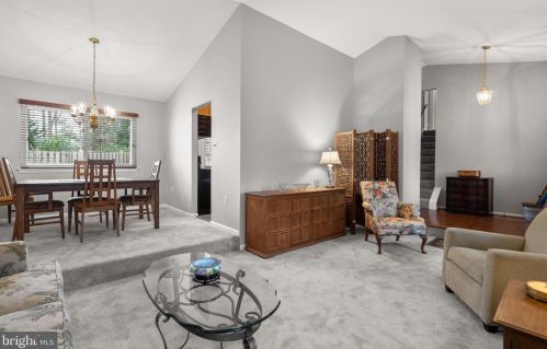 6010 Rdg Frd Dr, Springfield VA 22015-3651 exterior