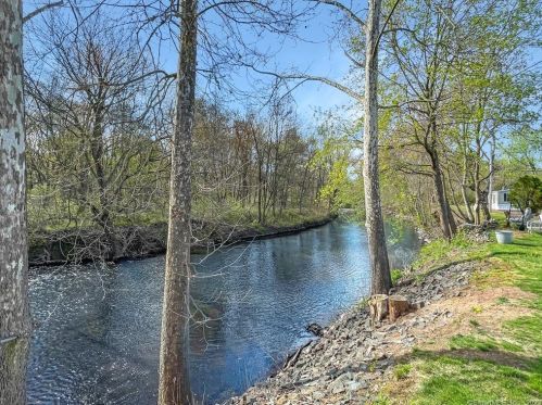 230 Main St, Wallingford CT  06492-3728 exterior