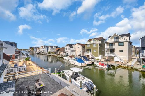 406 Eisenhower Ave, Pelican Island NJ  08751-1625 exterior