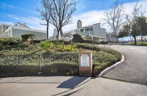 27117 Crossglade Ave, Santa Clarita CA  91351-3370 exterior