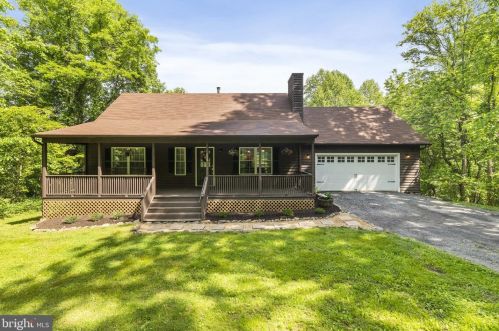 512 Rome Beauty Dr, Linden, VA 22642-6435