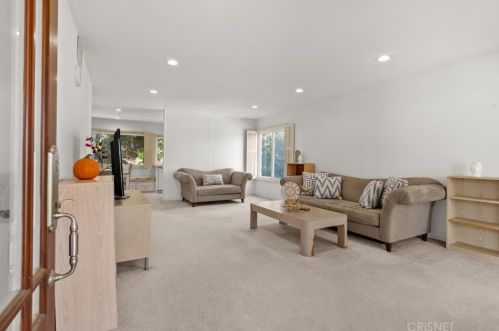 26353 Oak Plain Dr, Santa Clarita, CA 91321-1334