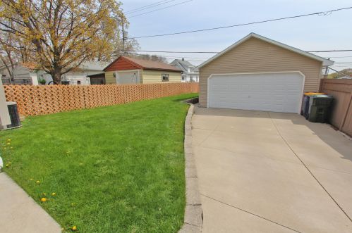 2062 91, Milwaukee WI 53226-2603 exterior