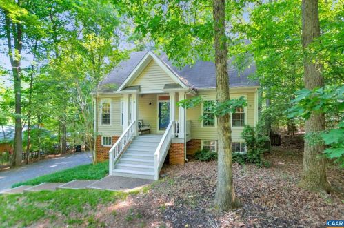 9 Colonial Rd, Bybee, VA 22963-2138
