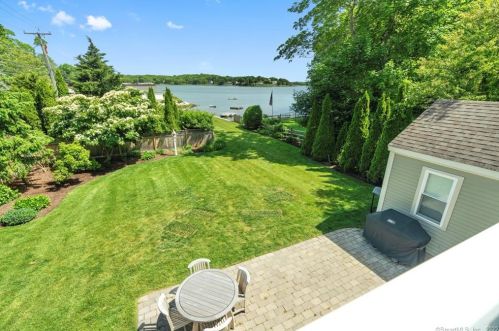 64 Elm St, Groton, CT 06340-5629