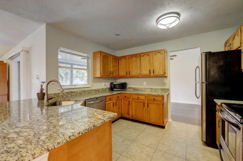 1011 Alexandria Ave, Fort Pierce FL 34953-3401 exterior