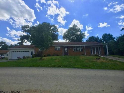 1222 Baker St, Morgantown, WV 26508-8709