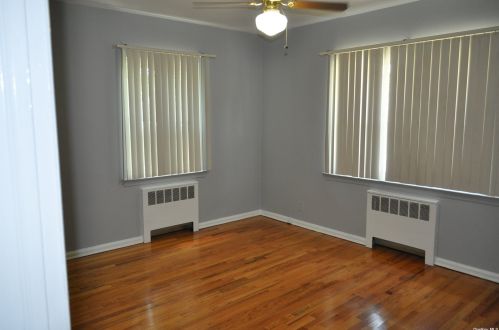 257 Bixley Heath, Lynbrook NY  11563-2918 exterior