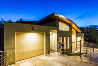 6198 Mazuela Dr, Oakland, CA 94611-2271