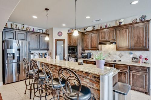 5466 Red Rose Trl, Midlothian TX 76065-8881 exterior