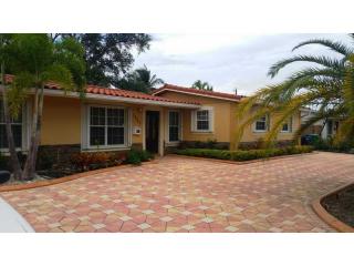 7255 169th Ter, Hialeah, FL 33015-4136