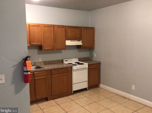 170 Manheim St, Philadelphia, PA 19144-3659