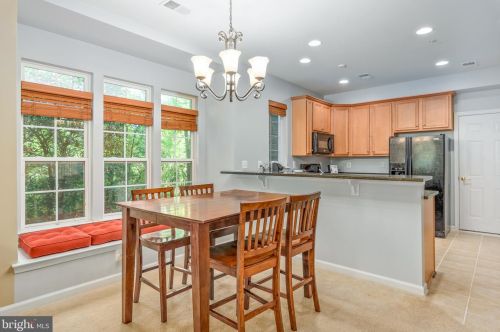 7100 Little Thames Dr, Gainesville VA  20155-4049 exterior