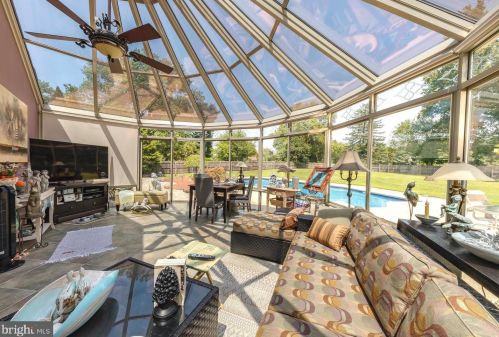 716 Carter Hill Dr, West Deptford NJ  08066-1903 exterior