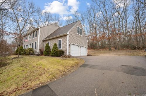 32 Yorkshire Dr, Waterford, CT 06385-1715