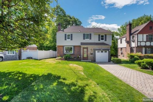 1076 Julia St, Teaneck, NJ 07666-4830