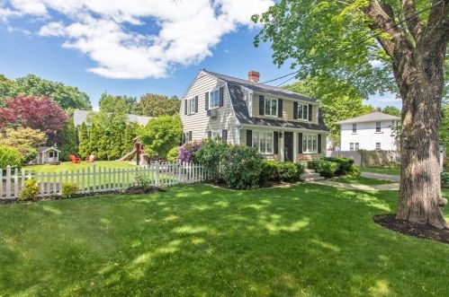 44 Scotland St, Hingham, MA 02043-3933
