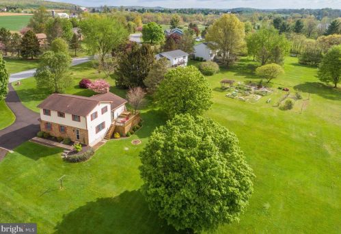 90 Lakeview Dr, Marsh, PA 19520-9128
