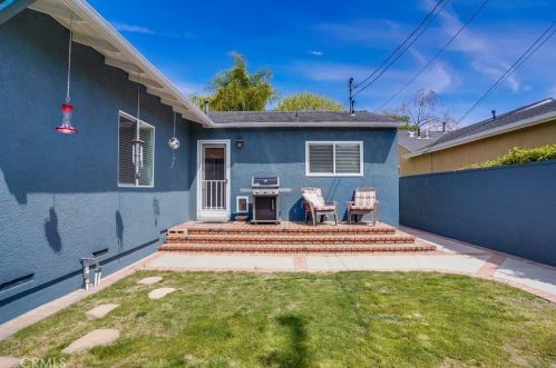 3753 Snowden Ave, Long Beach CA  90808-2226 exterior