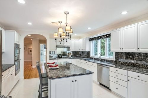 19 Marisa Ct, West Milford NJ  07480-3000 exterior