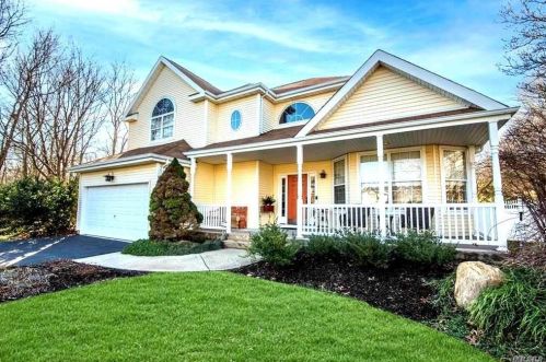 6 Tammy Dr, Mount Sinai, NY 11766-2235
