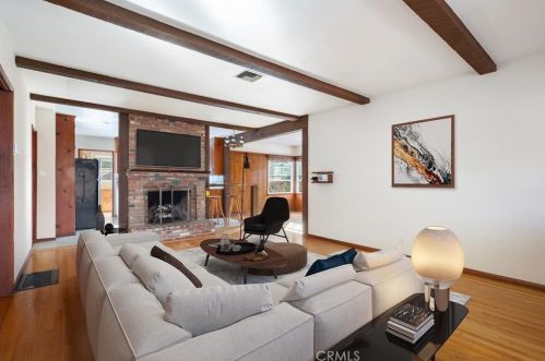 11330 Blix St, North Hollywood CA  91602-1209 exterior